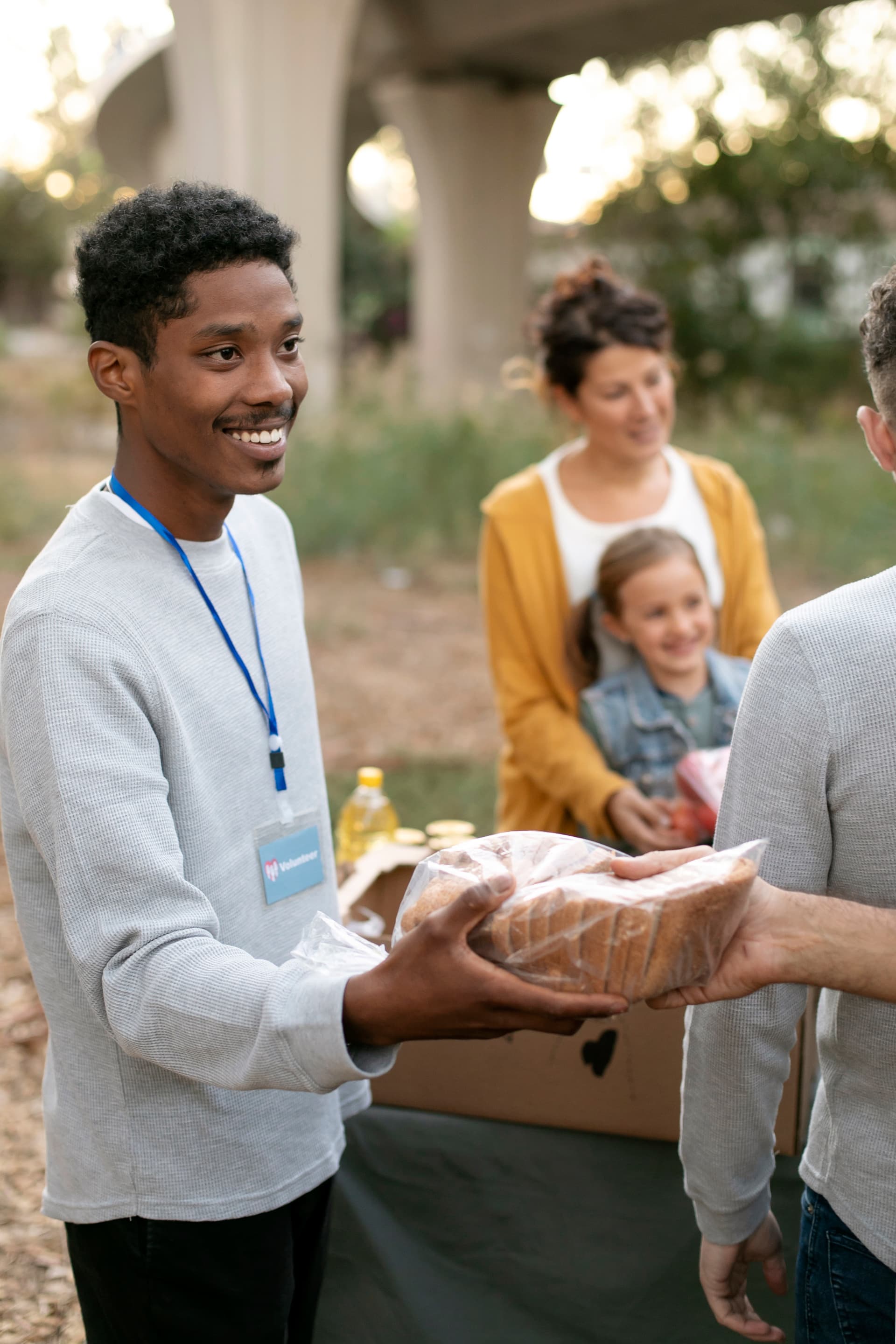 Volunteer distributing bread to a family